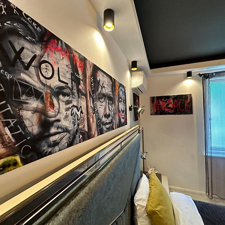 The Fame - Modern Studio In Top Location & Parking クラヨーヴァ エクステリア 写真