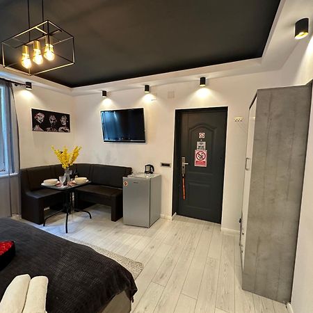 The Fame - Modern Studio In Top Location & Parking クラヨーヴァ エクステリア 写真